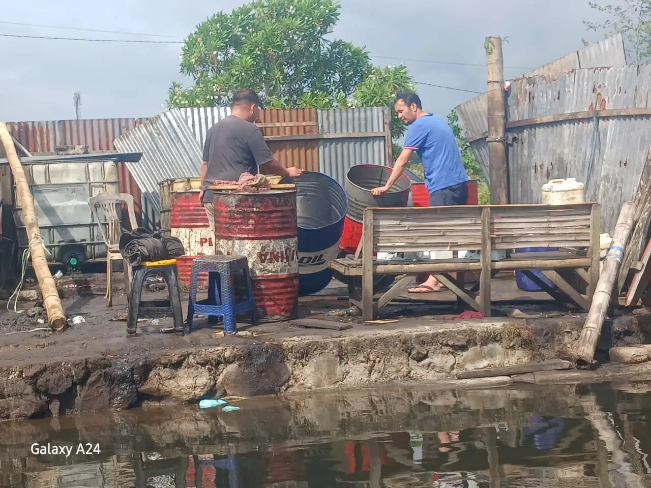 Tipidter Polres Minahasa Selidiki Dugaan Gudang Solar Ilegal di Rinegetan  Pengecekan di Tempat Diduga Penyimpanan BBM Bersubsidi